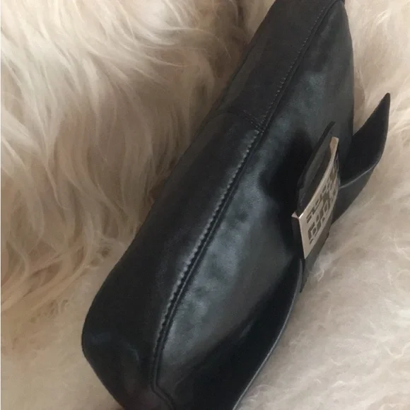 FENDI BAG.    SOLD.     SOLD - Picture 3 of 6